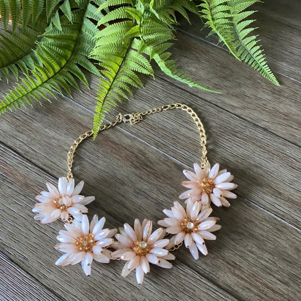 Flower statement necklace with gold chain